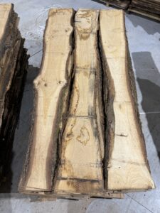 Chêne plateaux dépareillés Aubieuses 27 mm – Séchage naturel (AD) ou artificiel (KD)